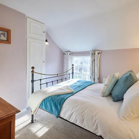 Host & - Honey * Hinderwell