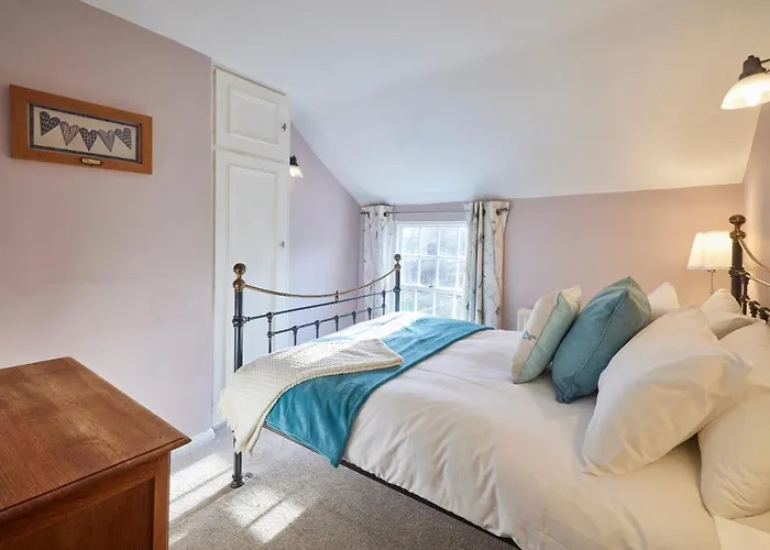 Host & - Honey * Hinderwell